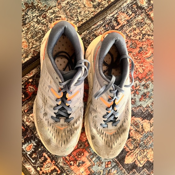 Hoka sneakers size 8.5 wide - Picture 5 of 10